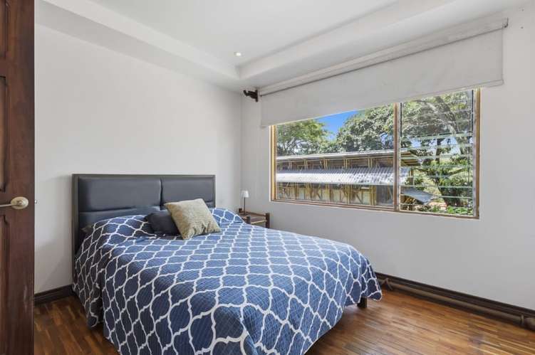 Casa con jardín y estudio en San Rafael de Escazú - Imagen 9