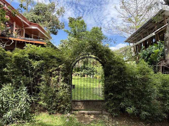 Casa con jardín y estudio en San Rafael de Escazú - Imagen 16