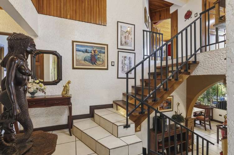 Casa con jardín y estudio en San Rafael de Escazú - Imagen 13