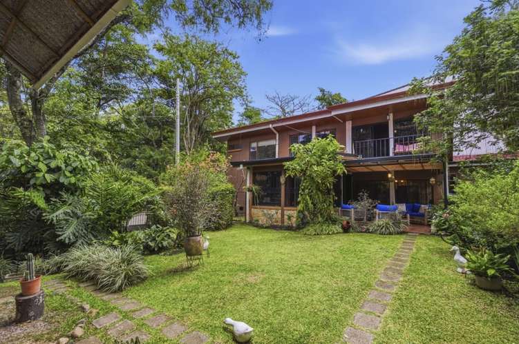 Casa con jardín y estudio en San Rafael de Escazú - Imagen 15