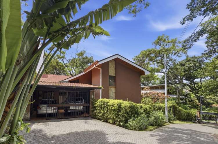 Casa con jardín y estudio en San Rafael de Escazú - Imagen 20
