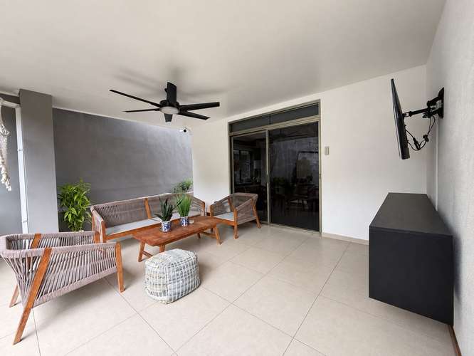 Casa en venta con terraza y jardín en residencial privado de Santa Ana - Imagen 15