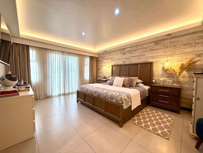 Casa en venta con terraza y jardín en residencial privado de Santa Ana - Imagen 11
