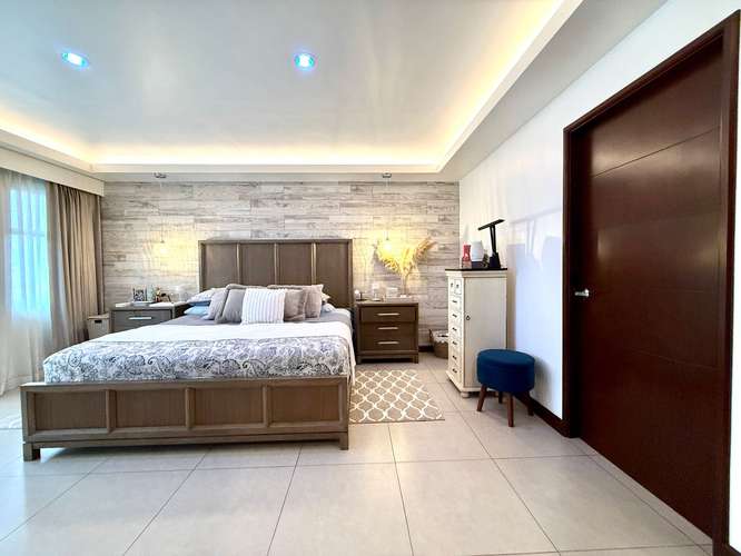 Casa en venta con terraza y jardín en residencial privado de Santa Ana - Imagen 12