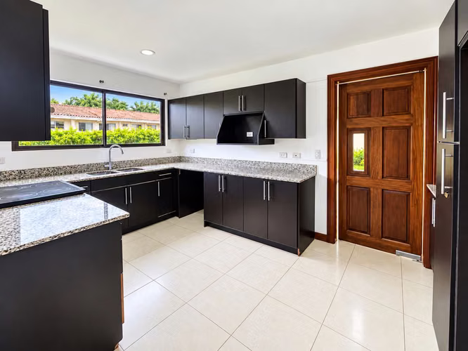 VENTA DE CASA EN CONDOMINIO ALMERIA