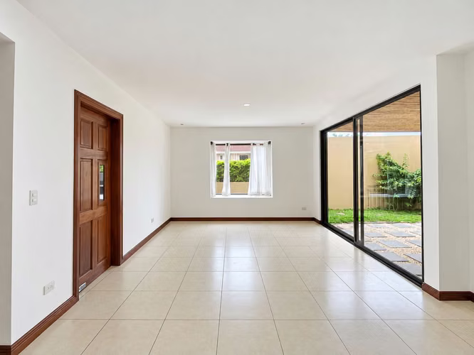 VENTA DE CASA EN CONDOMINIO ALMERIA - Imagen 3