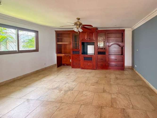 Casa amplia y amueblada en residencial privado en Santa Ana - Imagen 7