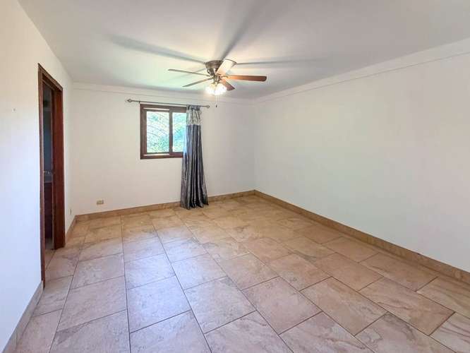 Casa amplia y amueblada en residencial privado en Santa Ana - Imagen 10