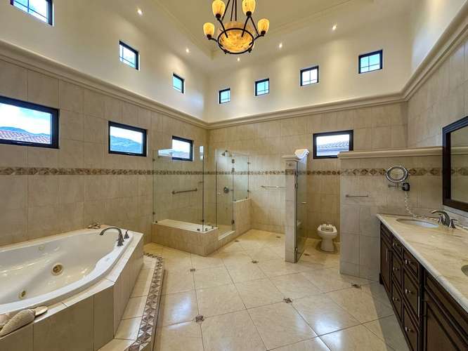VENTA DE CASA EN HACIENDA DEL SOL PARA INVERSION  - Imagen 11