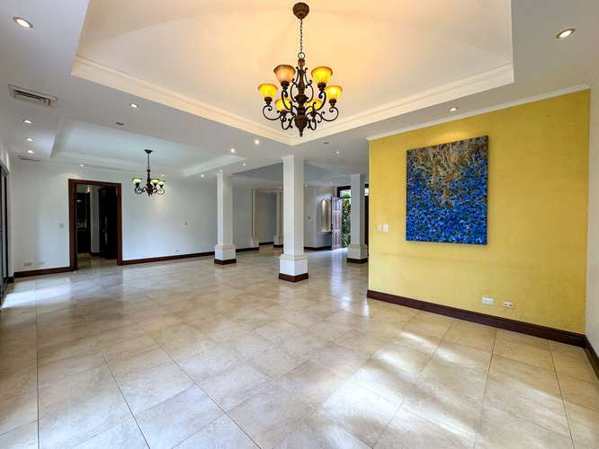 VENTA DE CASA EN HACIENDA DEL SOL PARA INVERSION 
