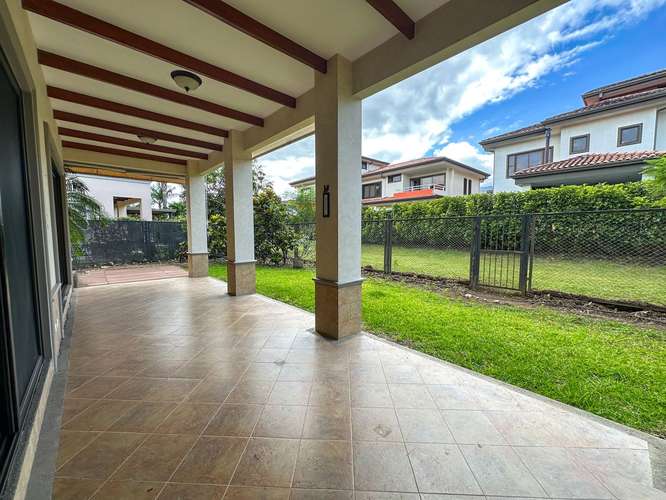 VENTA DE CASA EN HACIENDA DEL SOL PARA INVERSION  - Imagen 4