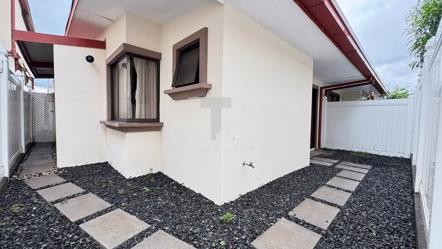 Casa en Santa Lucia de Barva-Condominio. JRC470