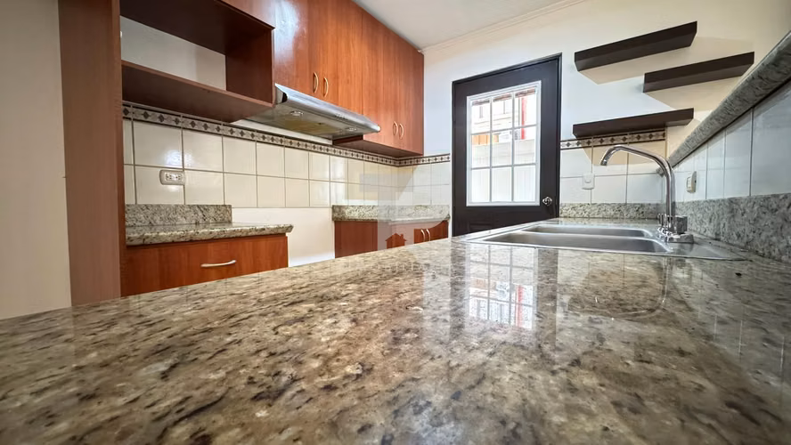 Casa en Santa Lucia de Barva-Condominio. JRC470