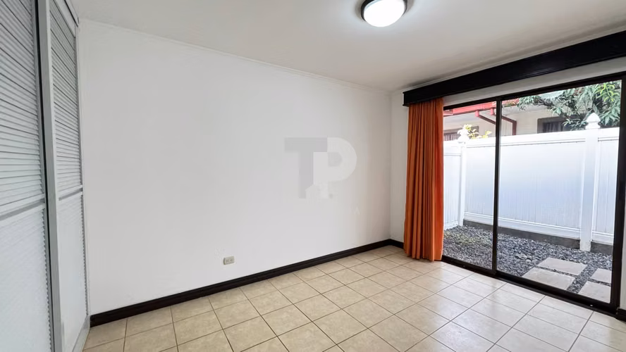 Casa en Santa Lucia de Barva-Condominio. JRC470
