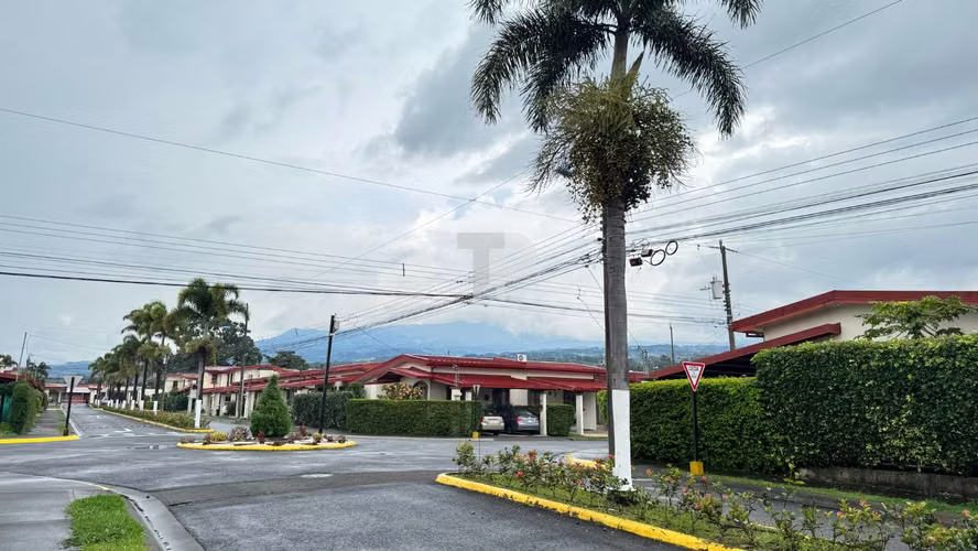 Casa en Santa Lucia de Barva-Condominio. JRC470