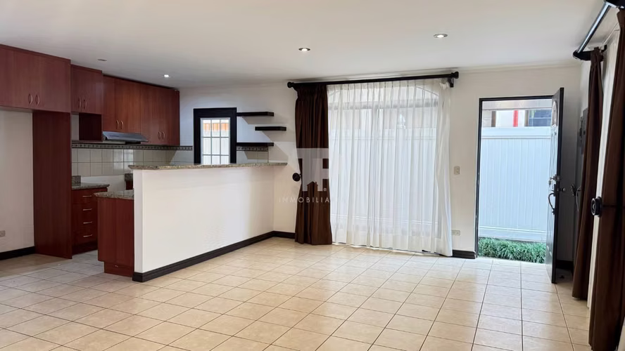 Casa en Santa Lucia de Barva-Condominio. JRC470