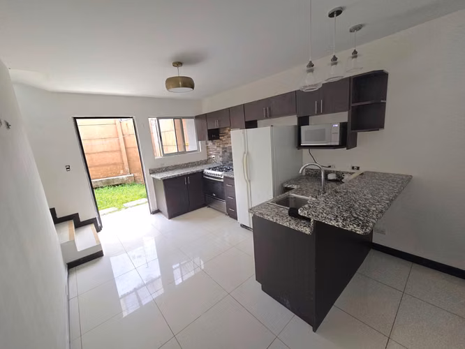  ¡PRECIO DE APARTAMENTO, PERO ES CASA! 65 MILLONES | A 2 MINUTOS DEL CRISTO SABANILLA