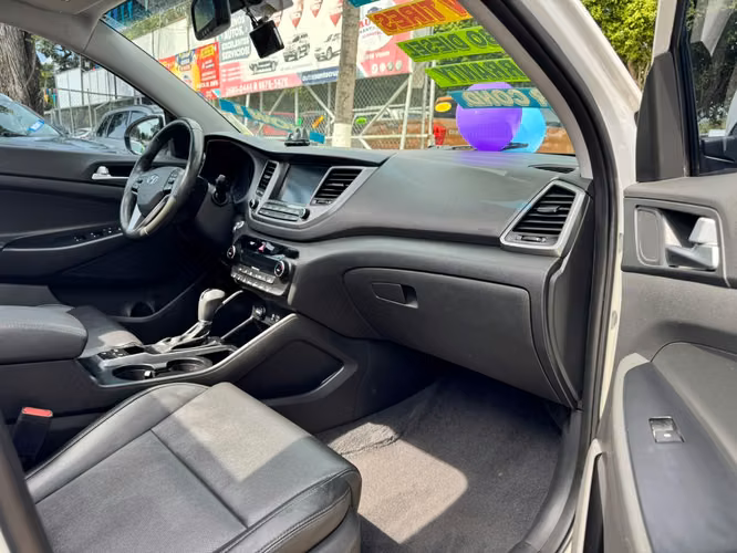 HYUNDAI TUCSON GLS-2018-AUTO-SHIFT TRONIC-TDI-4X2-9.975.000 - Imagen 7