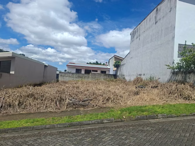 Se vende lindo lote en Curridabat  - Imagen 2