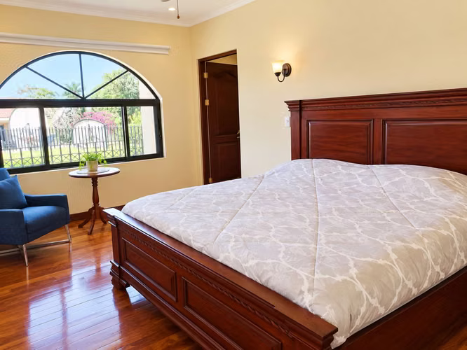 TOWNHOUSE DE LUJO EN ALQUILER, EN HEREDIA. 23-253 - Imagen 6