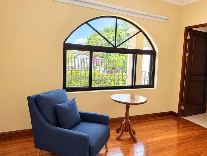 TOWNHOUSE DE LUJO EN ALQUILER, EN HEREDIA. 23-253 - Imagen 5