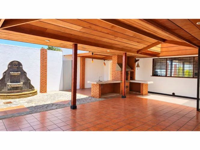 Rohrmoser, linda-amplia, Uso Mixto, 545m2c, 1285m2t, 10 hab, 3 baños, 8 parqueos, terraza, patio. - Imagen 17