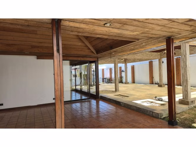 Rohrmoser, linda-amplia, Uso Mixto, 545m2c, 1285m2t, 10 hab, 3 baños, 8 parqueos, terraza, patio. - Imagen 16