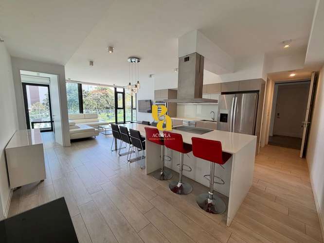 Alquiler de apartamento de 2 habitaciones amueblado frente a parque en Rohrmoser