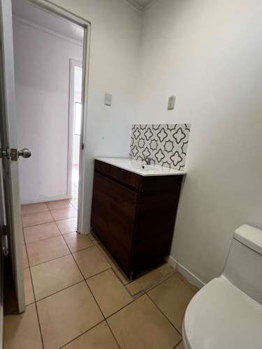 Se alquila local comercial para oficinas/consultorios/estetica/etc. - Imagen 7
