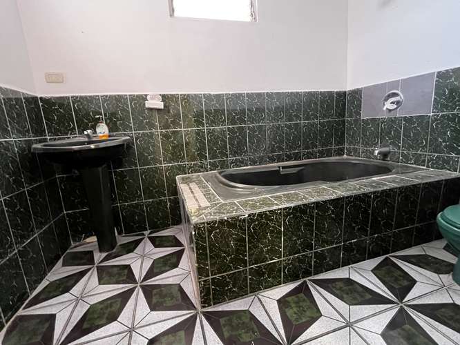 Se alquila local comercial para oficinas/consultorios/estetica/etc. - Imagen 4