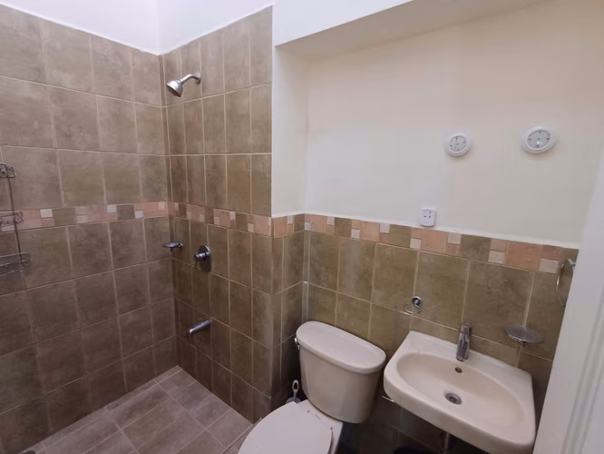 Casa en Alquiler en Herdia – 3 Dormitorios, Patio Amplio y Seguridad 24/7 - Imagen 9