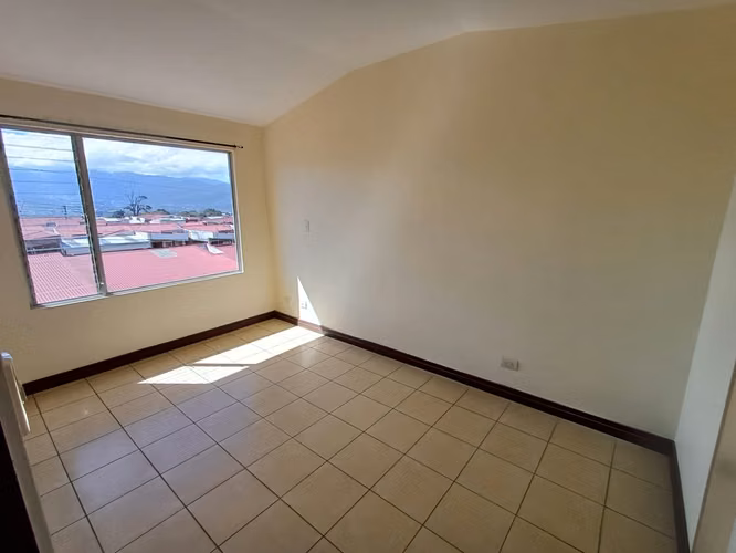 Casa en Alquiler en Herdia – 3 Dormitorios, Patio Amplio y Seguridad 24/7 - Imagen 7