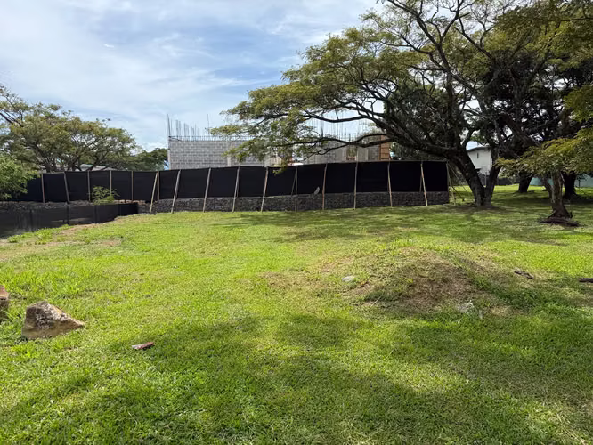 Bello lote plano en Hacienda Espinal en Alajuela - Imagen 4