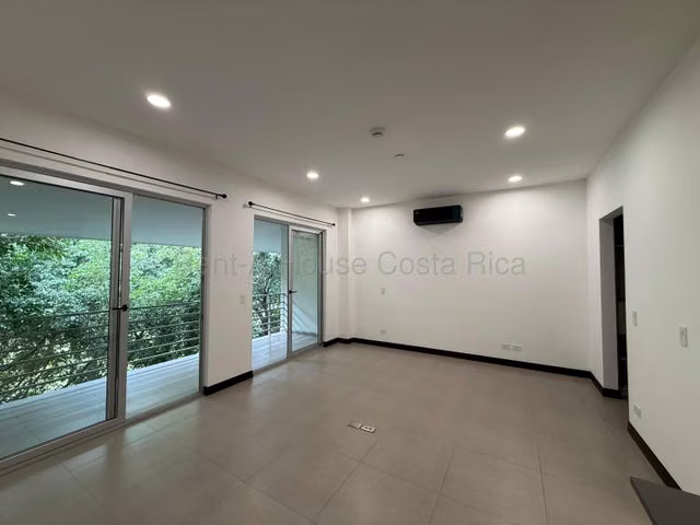 Alquiler de Moderno Apartamento Tipo Estudio en Condominio Urban Flats, Santa Ana. 