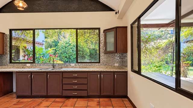 Casa Estilo Toscano en Venta en Hacienda Los Reyes | 4 Habitaciones, 1.200 m² de Terreno - Imagen 5