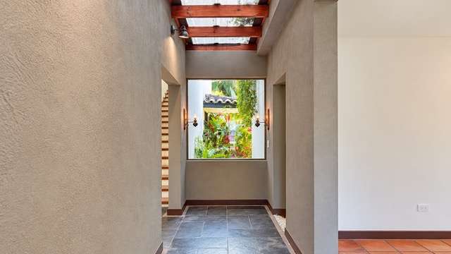 Casa Estilo Toscano en Venta en Hacienda Los Reyes | 4 Habitaciones, 1.200 m² de Terreno - Imagen 3