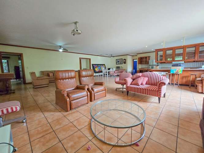PROPIEDAD DE 3 CASAS DE UNA SOLA PLANTA CON 2.742 M2 DE LOTE EN SANTA ANA PIEDADES - Imagen 3