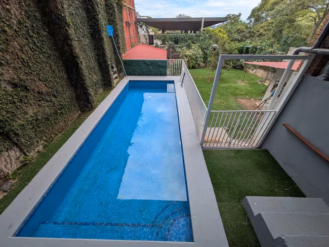 Amplia casa independiente con piscina y vistas a la montaña en Guachipelín, cerca de Pozos Santa Ana - Imagen 8