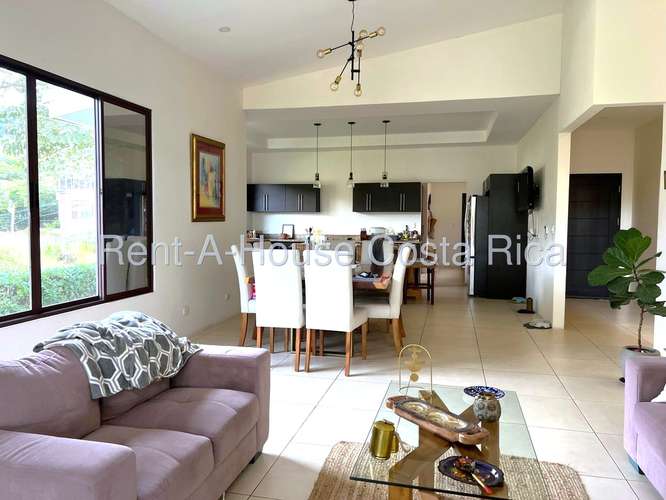 VENTA CASA MODERNA DE 1 PLANTA EN PIEDADES DE SANTA ANA | ESTUDIO MUSICAL INDEPENDIENTE | 640 m² DE LOTE | DOBLE ALTURA  - Imagen 4