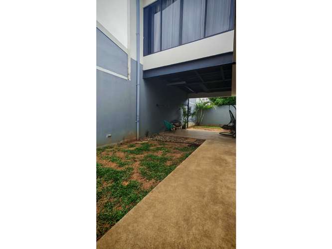 Venta de casa en Curridabat en residencial privado - Imagen 4