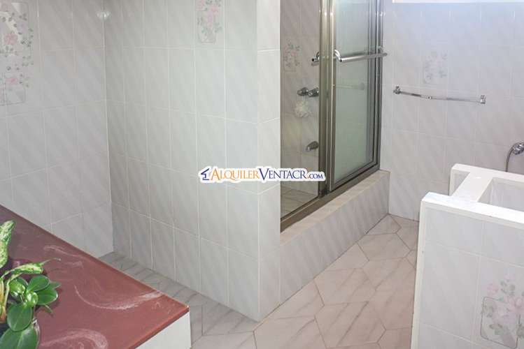 CASA DE 560 M2 Y 778 M2 LOTE X HUMBOLDT Y EMBAJADA AMERICANA PAVAS - Imagen 15