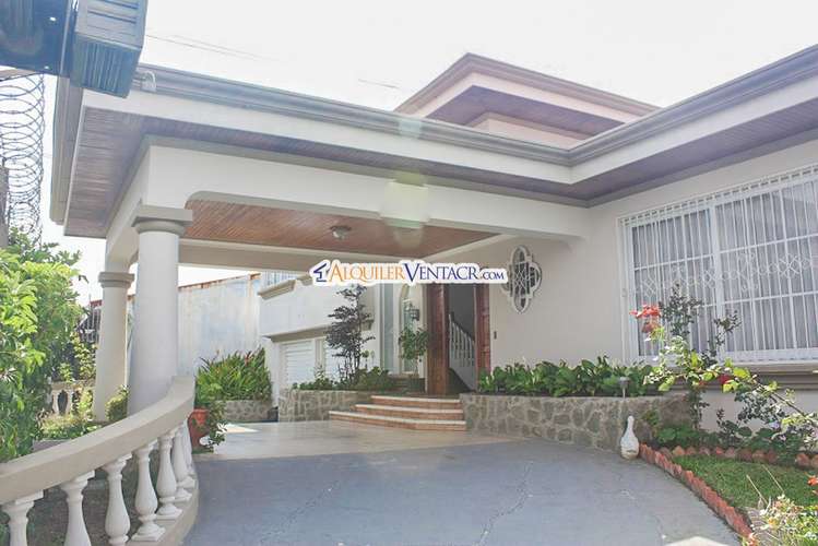 CASA DE 560 M2 Y 778 M2 LOTE X HUMBOLDT Y EMBAJADA AMERICANA PAVAS