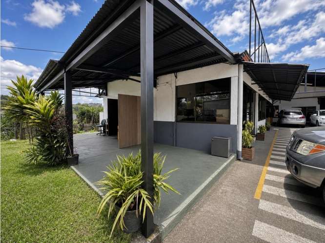 Inmueble comercial industrial cerca de Jardines del Recuerdo
