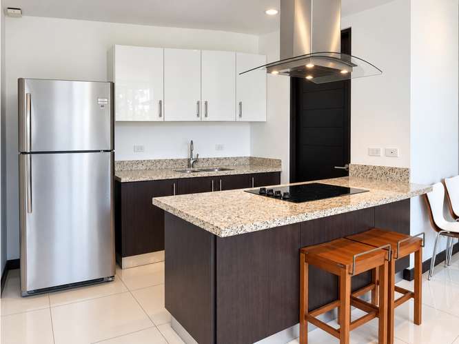 Apartamento semiamueblado de dos habitaciones en Escazú (inversión) - Imagen 3