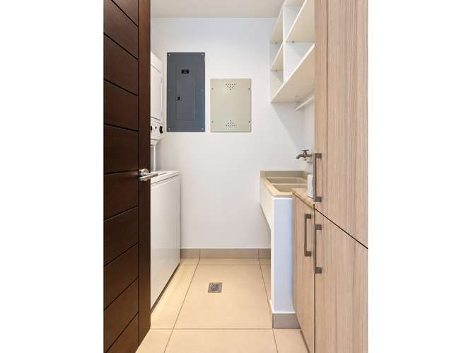 Apartamento semiamueblado de dos habitaciones en Escazú (inversión) - Imagen 8