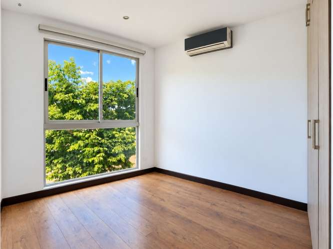 Apartamento semiamueblado de dos habitaciones en Escazú (inversión) - Imagen 10