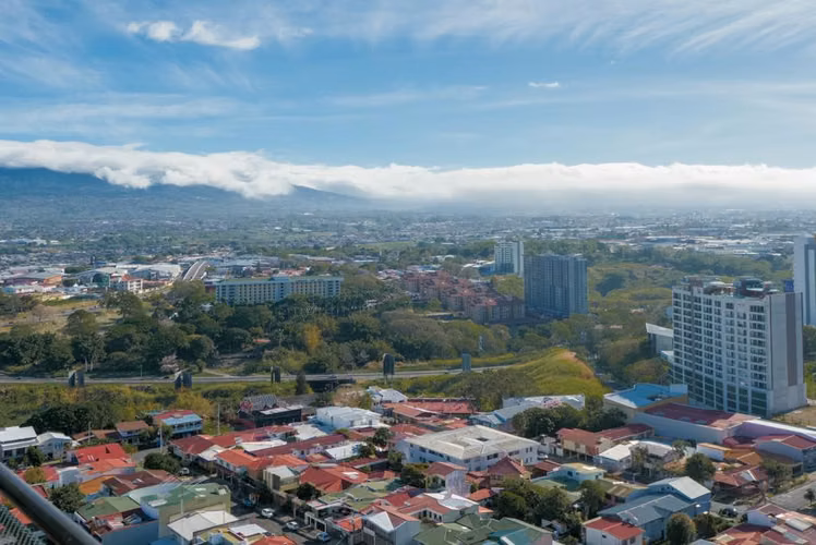 Apartamento moderno de 2 dormitorios en San José provincia con balcón y vista a las montañas - Imagen 7