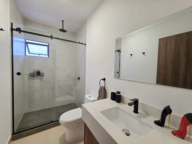 Alquiler en Condominio en Guachipelín, Escazú - Casa de 2 niveles - Imagen 10