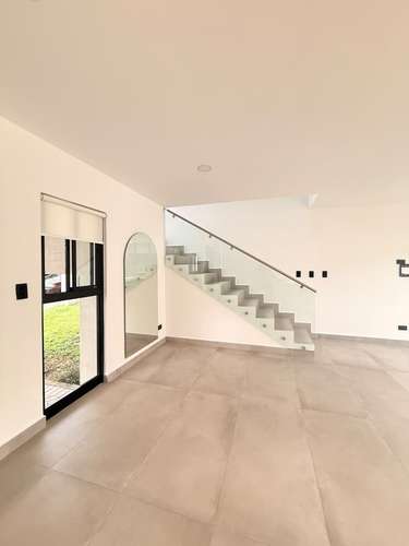 Alquiler en Condominio en Guachipelín, Escazú - Casa de 2 niveles