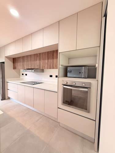 Alquiler en Condominio en Guachipelín, Escazú - Casa de 2 niveles